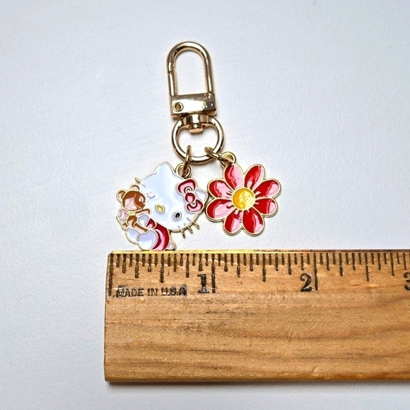 Winking Hello Kitty Keychain - Picture 3 of 6